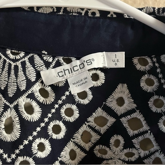 Chico´s Eyelet Billow Sleeve Shirt, size 8, Medium - Picture 8 of 8